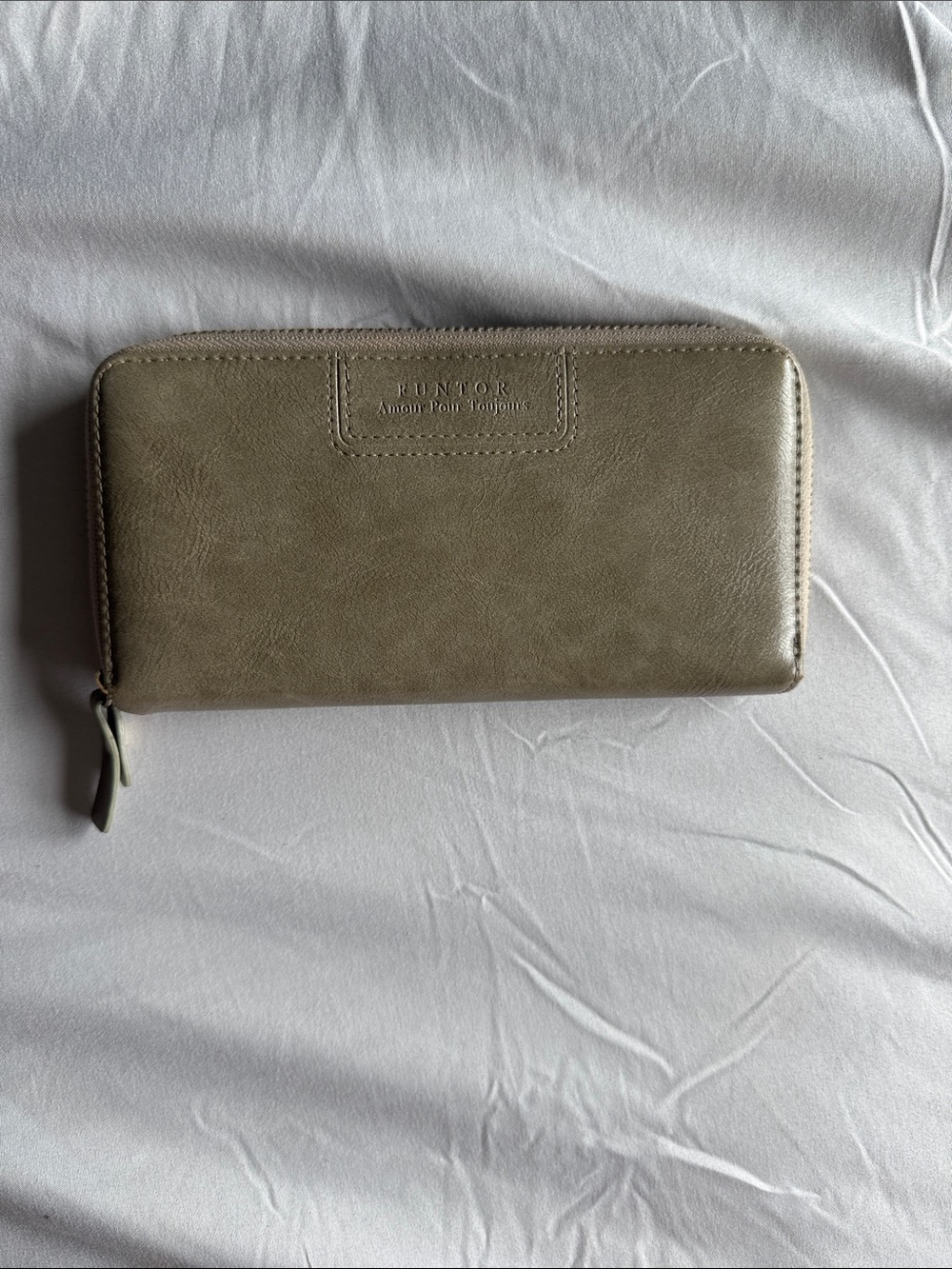 RUNTOR Zip-Around Card & Key Holder Wallet in Taupe